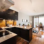 Wola Prime 2-bedroom Apartman