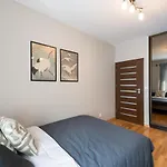 Wola Prime 2-bedroom * Varsó
