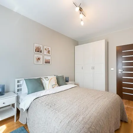 Wola Prime 2-bedroom * Varsó